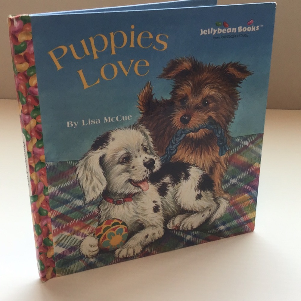 Puppies Love ❤️by Lisa McCue Vintage kids jellybean book 1990 not inscribed Cute